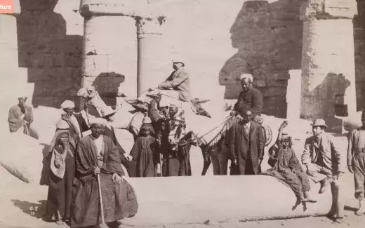 seduto su rovine egizie 1889- 192072 copia.jpg Immagini evento