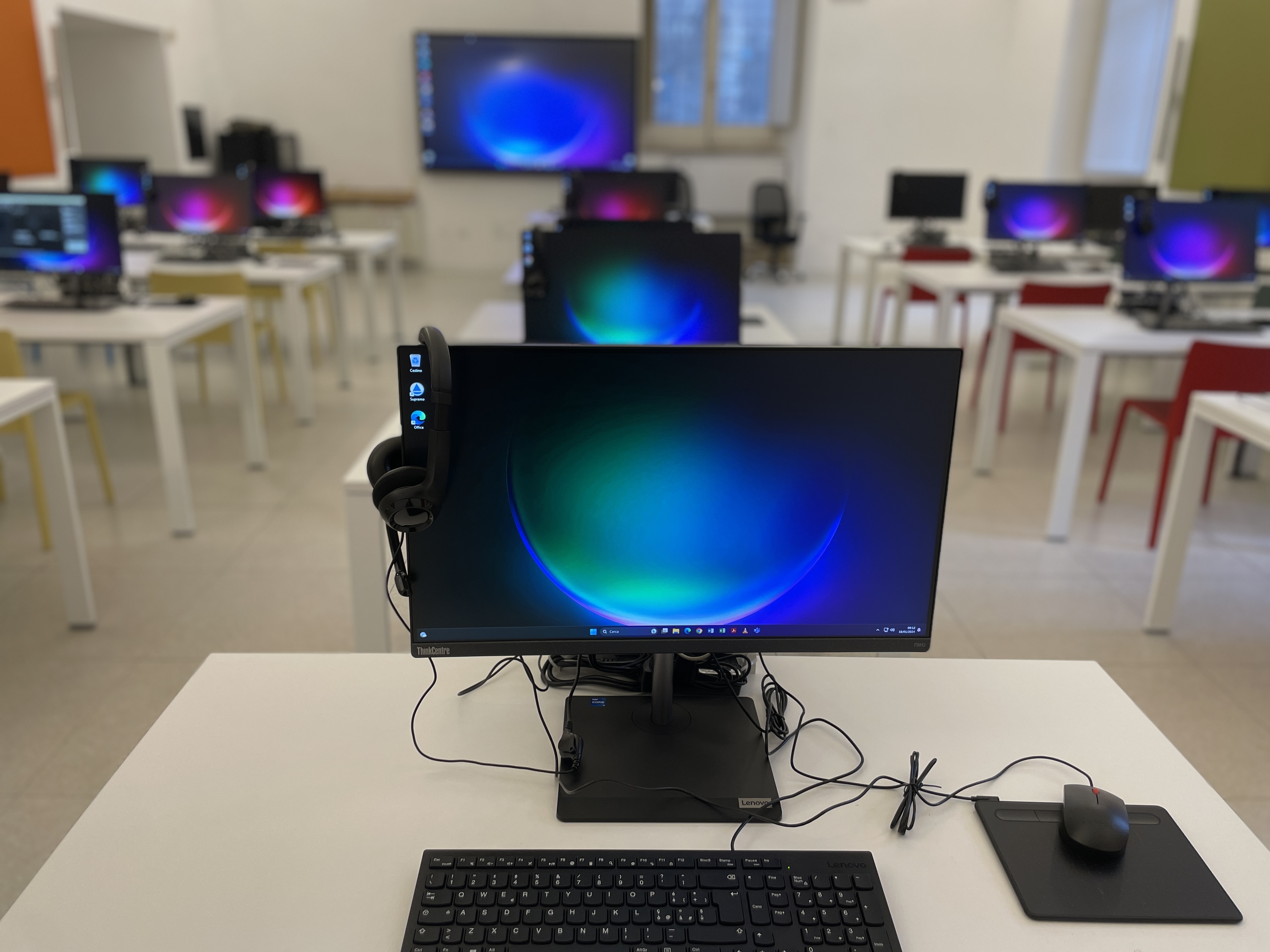 Laboratorio linguistico multimediale presso palazzo Giusso in largo S. Giovanni Maggiore