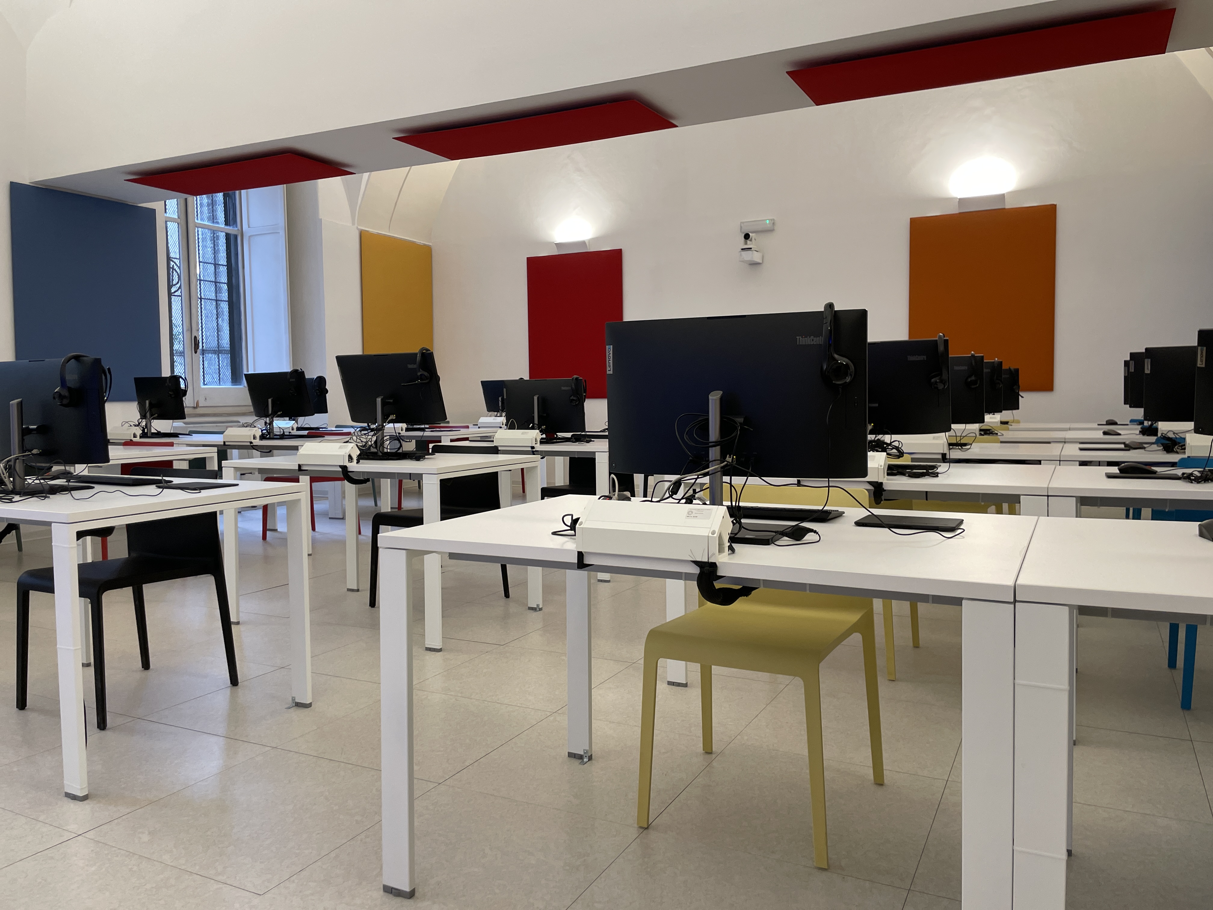 Laboratorio linguistico multimediale presso palazzo Giusso in largo S. Giovanni Maggiore