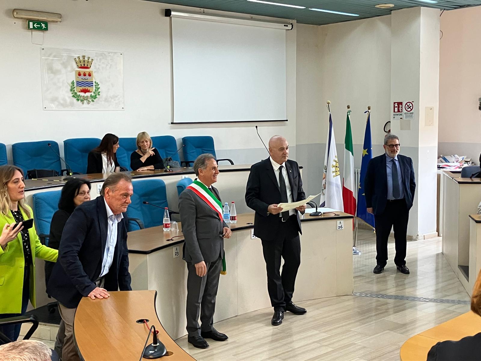 Premiati due ex lavoratori dell'azienda agricola S. Cecilia Petruccia per il loro impegno quarantennale