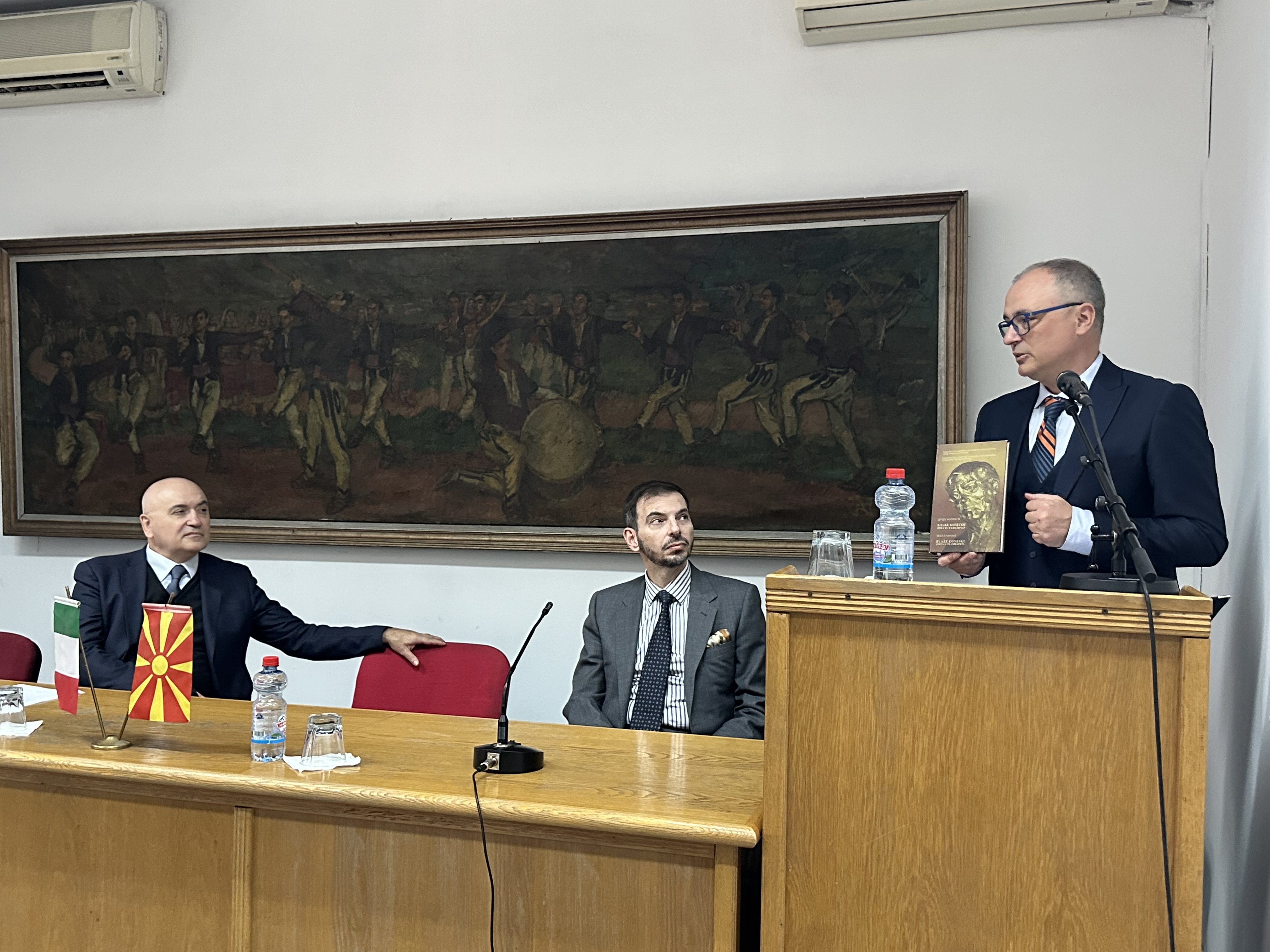 lezione alla Facoltà di filologia Skopje