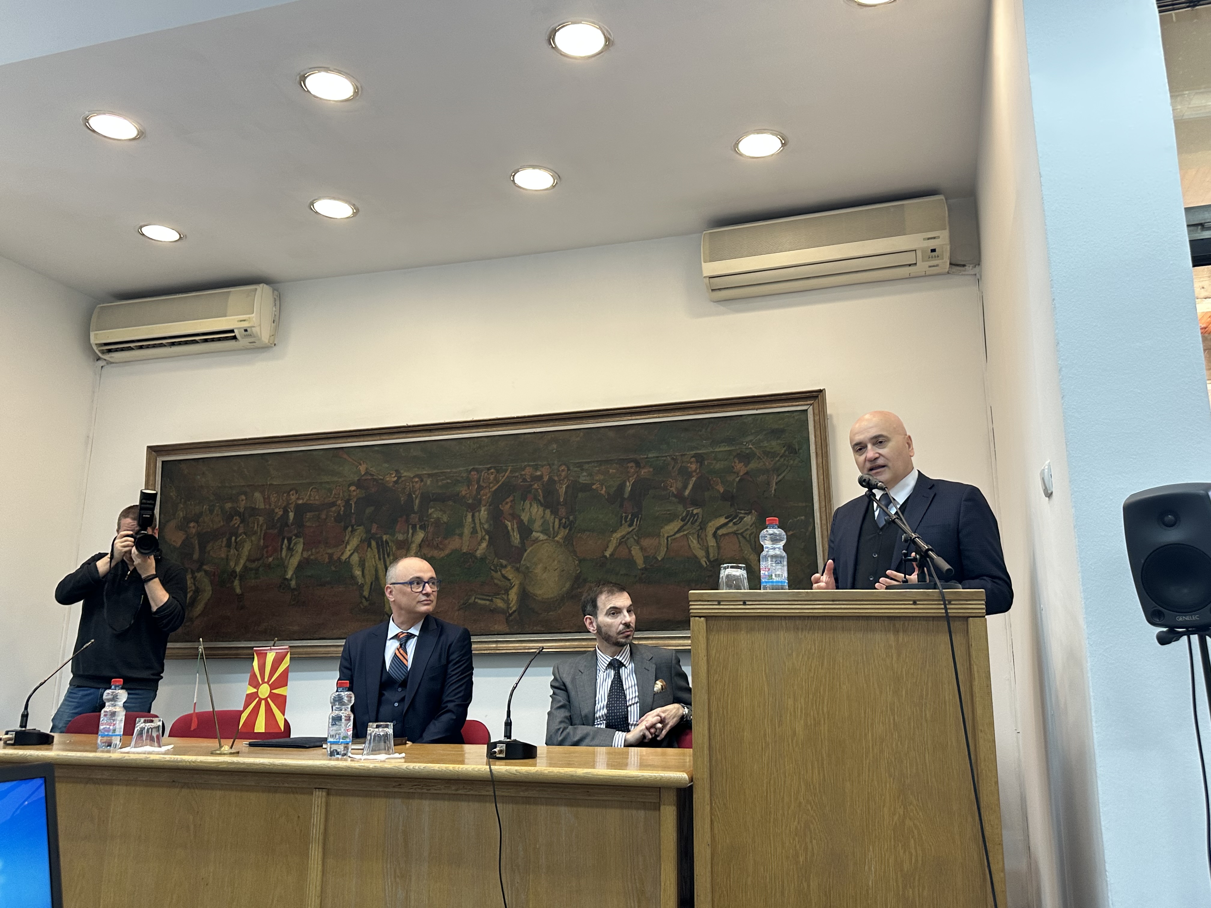 lezione alla Facoltà di filologia Skopje