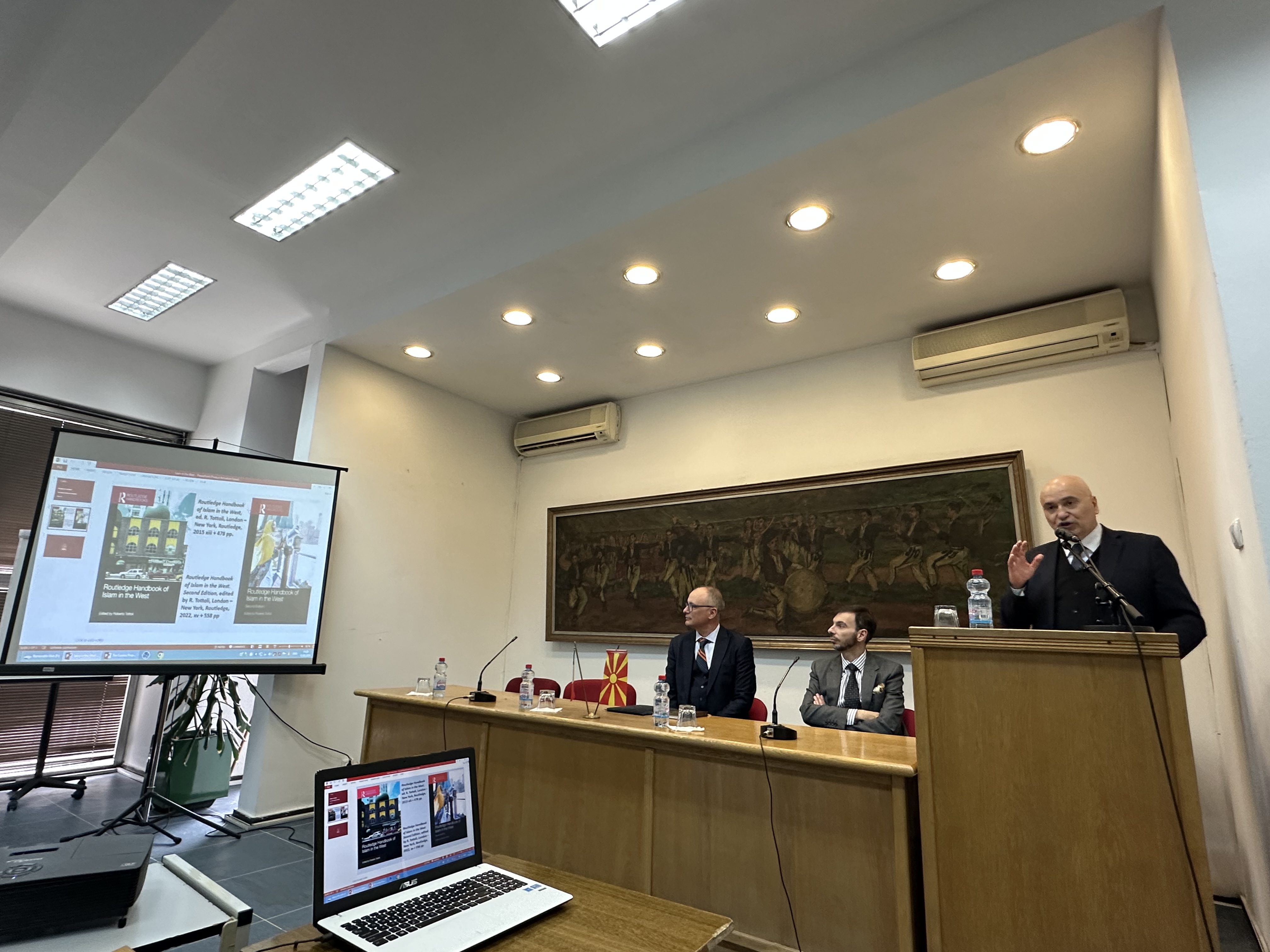 lezione alla Facoltà di filologia Skopje