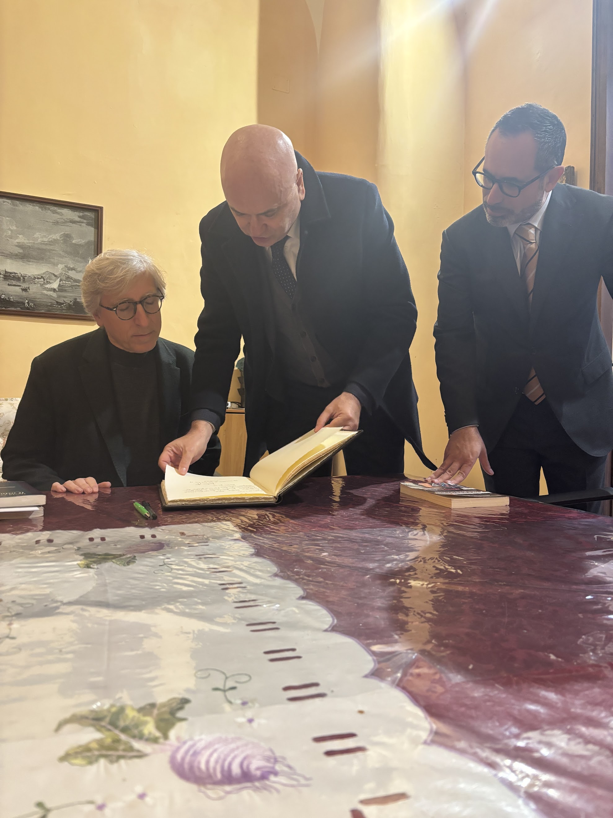 David Trueba riceve la Laurea Honoris Causa a Napoli: un omaggio alla sua carriera