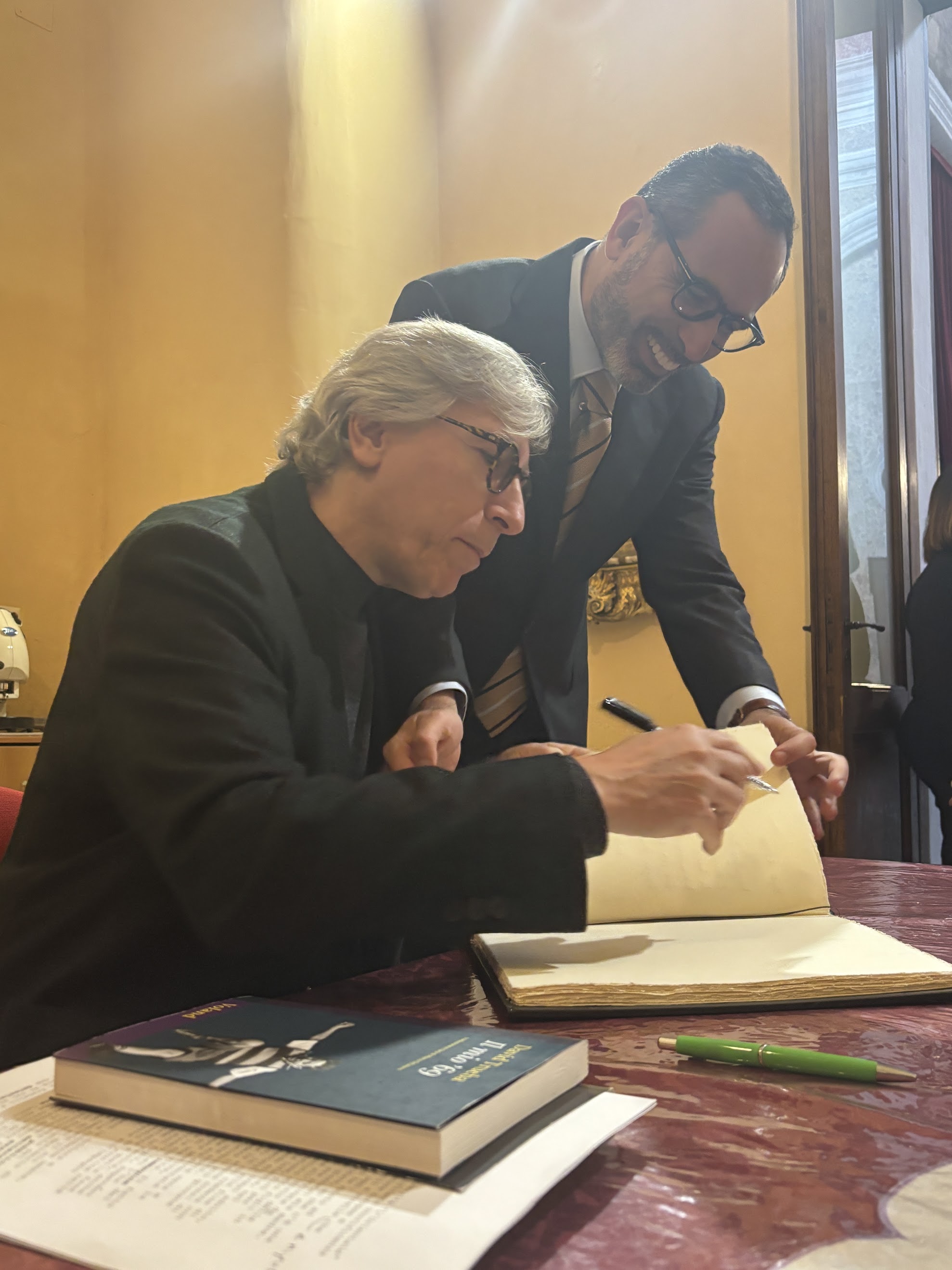 David Trueba riceve la Laurea Honoris Causa a Napoli: un omaggio alla sua carriera