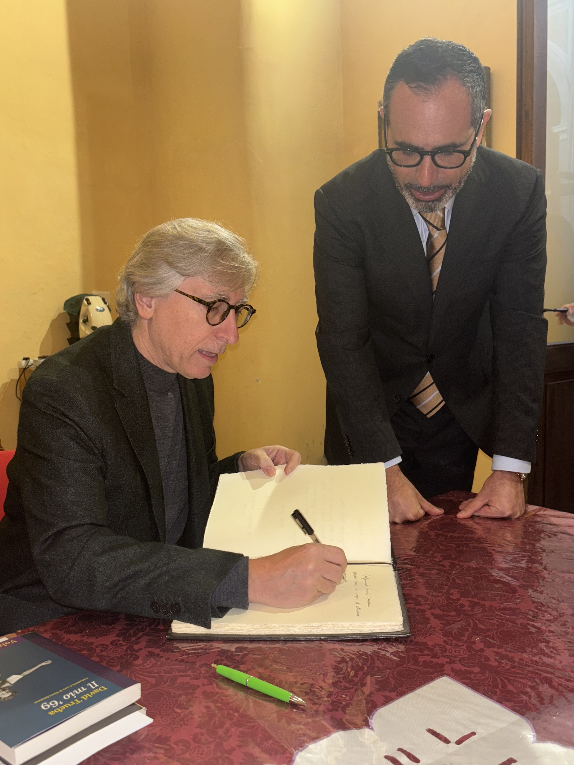 David Trueba riceve la Laurea Honoris Causa a Napoli: un omaggio alla sua carriera