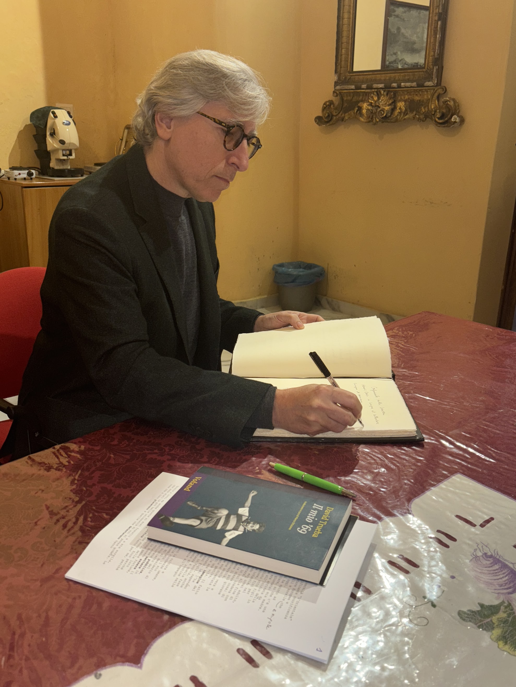 David Trueba riceve la Laurea Honoris Causa a Napoli: un omaggio alla sua carriera