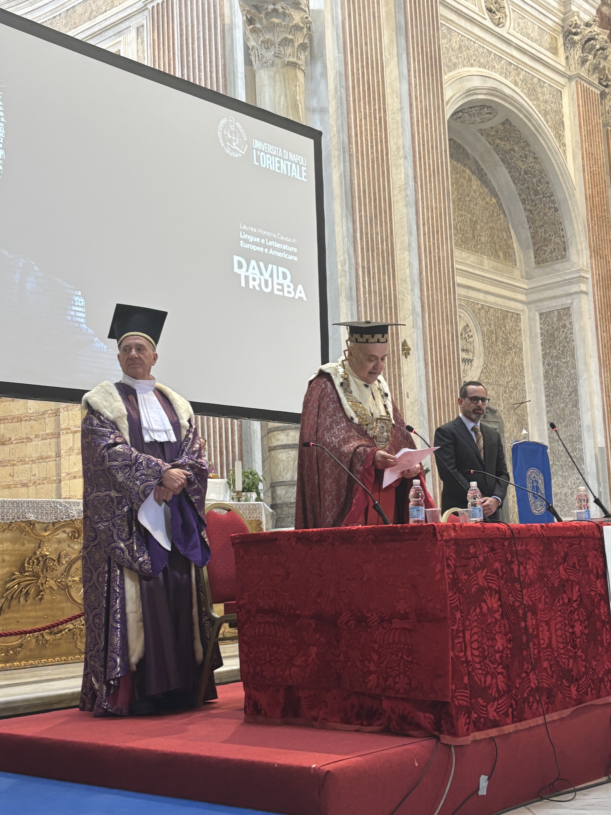 David Trueba riceve la Laurea Honoris Causa a Napoli: un omaggio alla sua carriera
