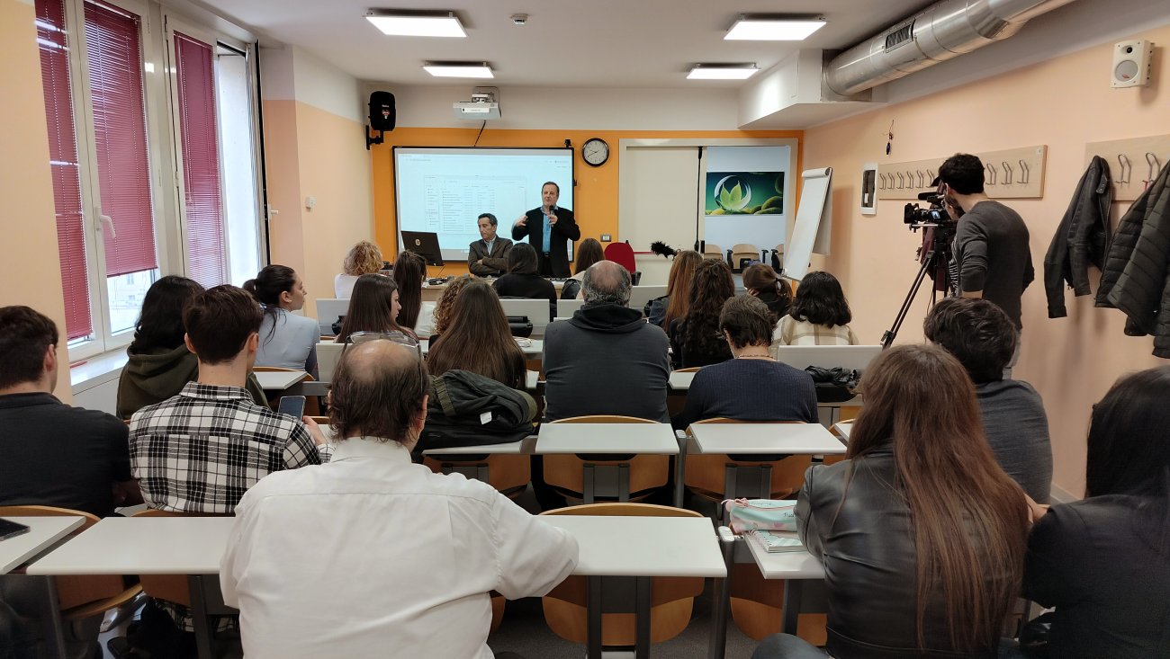 Laboratorio di cinema - Incontro con Maurizio Gemma Università L'Orientale Centro Linguistico