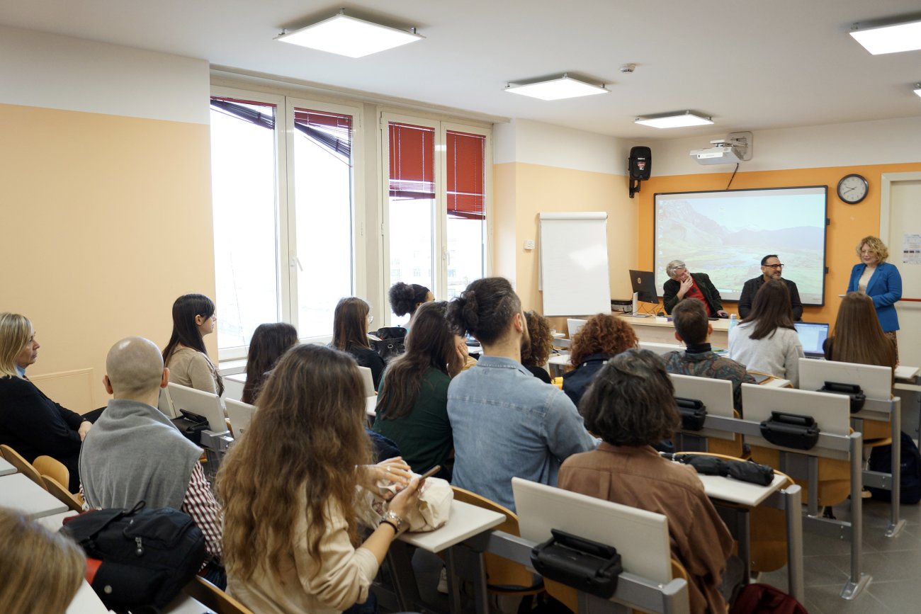 Presentazione del libro Storia del Black cinema dalle origini ad oggi di Rosario Gallone Università L'Orientale Centro Linguistico