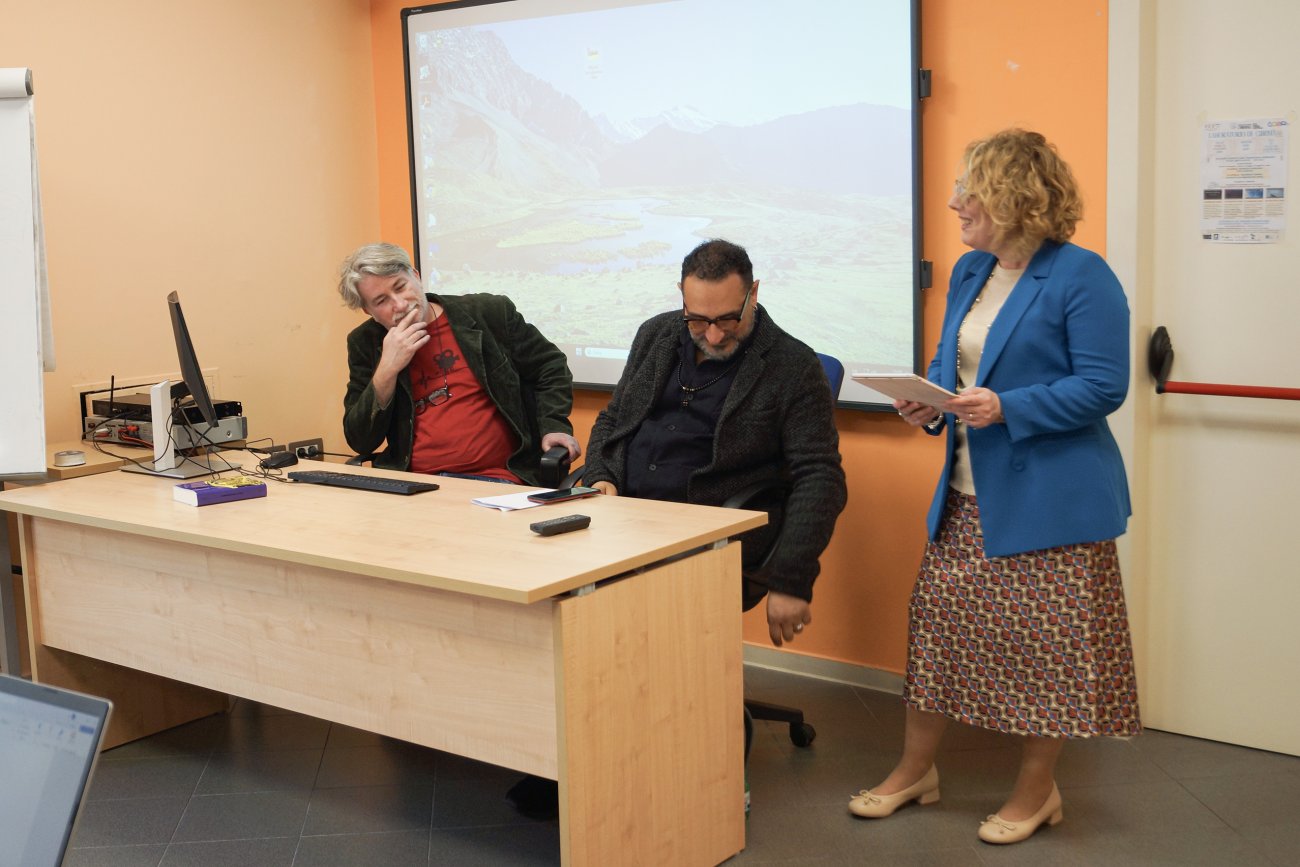 Presentazione del libro Storia del Black cinema dalle origini ad oggi di Rosario Gallone Università L'Orientale Centro Linguistico