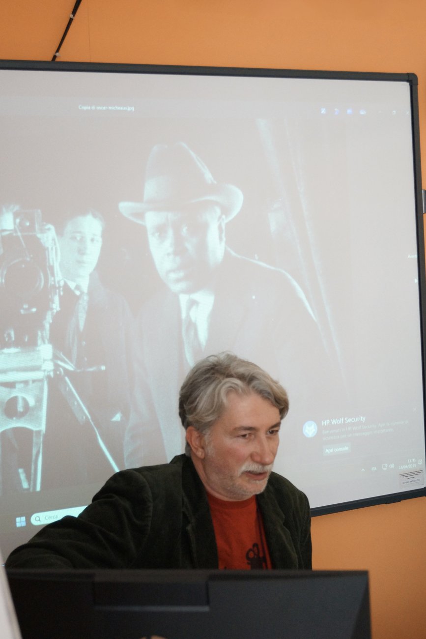 Presentazione del libro Storia del Black cinema dalle origini ad oggi di Rosario Gallone Università L'Orientale Centro Linguistico