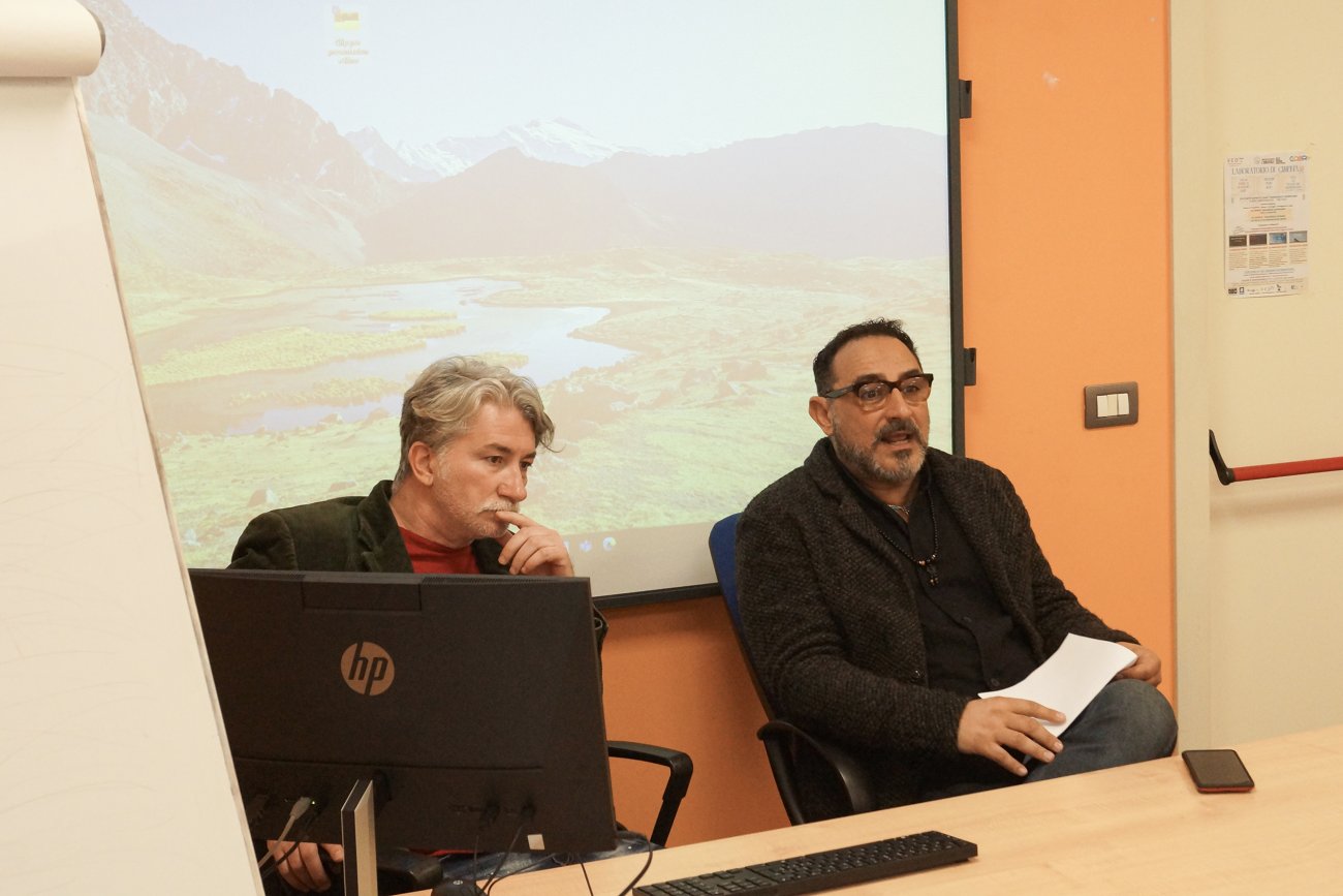 Presentazione del libro Storia del Black cinema dalle origini ad oggi di Rosario Gallone Università L'Orientale Centro Linguistico