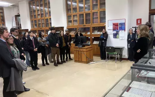 Venti studenti dell’Orientale e una delegazione della JCU hanno visitato il MAECI, partecipando a incontri con diplomatici e a una sessione di approfondimento sulla diplomazia pubblica. L’esperienza ha rappresentato un’occasione di formazione diretta con il mondo istituzionale.