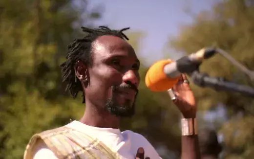 L'art poétique de Jhonel: Slam et engagement social