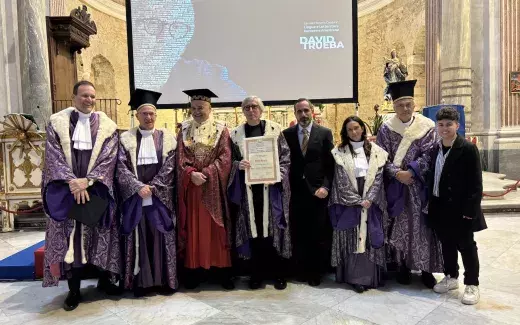 David Trueba riceve la Laurea Honoris Causa a Napoli: un omaggio alla sua carriera