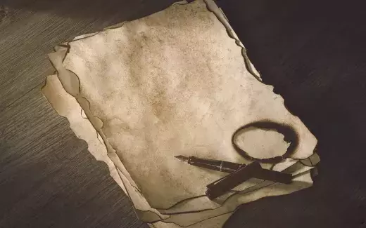 penna-inchiostro-su-fogli-di-carta-bruciata.jpg Immagini evento