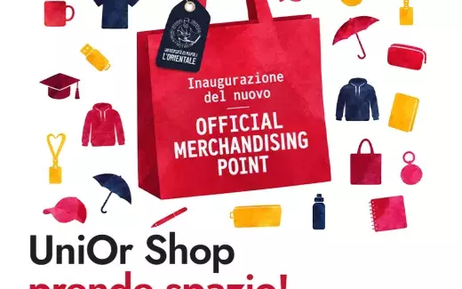 Venerdì 23 ottobre 2026, alle ore 11:00, sarà inaugurato l’**Official Merchandising Point** dell’Università di Napoli L’Orientale, al secondo piano di Palazzo del Mediterraneo, in via Nuova Marina 59.  Dopo il lancio di **UniOr Shop**, l’e-commerce dedicato alla collezione ufficiale dell’Ateneo, il progetto si arricchisce di un punto fisico con distributore automatico ed espositori dedicati ai prodotti UniOr.  Un nuovo spazio pensato per valorizzare l’identità dell’Ateneo e rafforzare il senso di appartenen