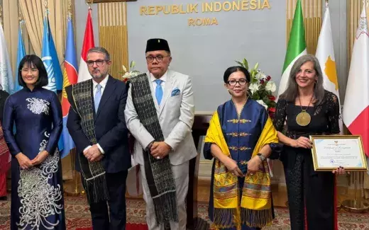 Antonia Soriente riceve un riconoscimento dall’Ambasciata indonesiana il 27 ottobre