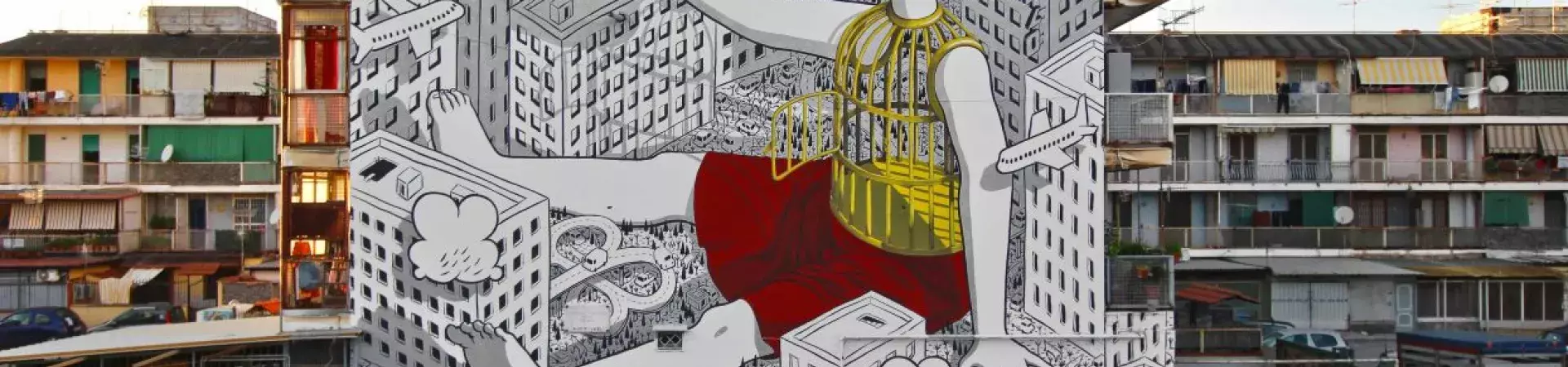Immagine che contiene un murales su un palazzo che raffigura una ragazzina seduta in mezzo a dei palazzi con la parte superiore del corpo formata una gabbia per uccelli aperta  Millo, Open, Murales, Naples, 2019