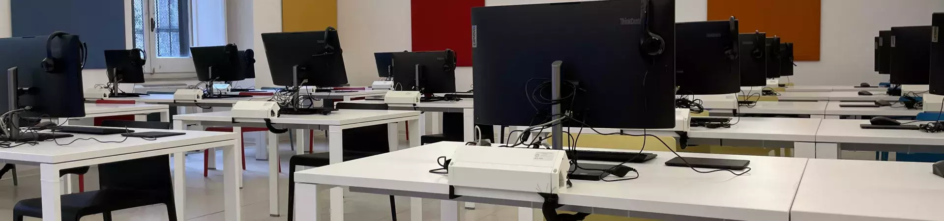 Laboratorio linguistico multimediale presso palazzo Giusso in largo S. Giovanni Maggiore