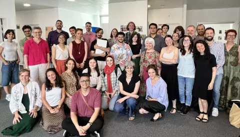 <p>Si è conclusa a Parigi la II Summer School franco-italiana <em>From Closure to Sharing: Exploring Research Data on the Heritage of Afghanistan and Neighbouring Territories</em>, dedicata alla ricerca e alla condivisione dei dati sul patrimonio culturale dell’Afghanistan e dei territori vicini.</p> <p>L’iniziativa si è svolta dal 15 al 19 giugno 2026 e ha visto l’Università di Napoli L’Orientale tra gli enti promotori. Il programma ha riunito oltre venti studentesse e studenti provenienti da Afghanistan, 
