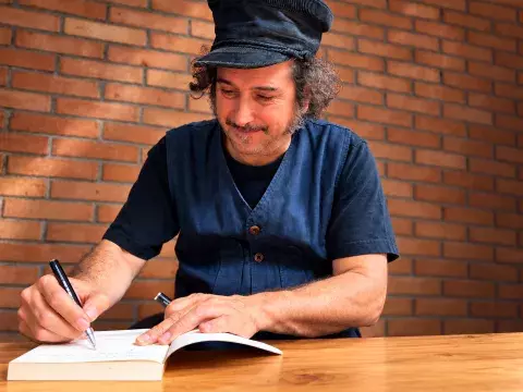 La poesia amplia lo sguardo: Capossela all’Orientale